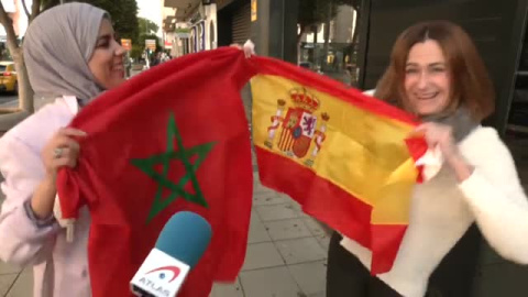 Las aficiones de España y Marruecos volcadas con sus selecciones Las aficiones de España y Marruecos volcadas con sus selecciones