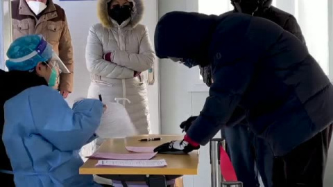 Pekín administra vacunas inhalables para frenar el repunte de COVID Pekín administra vacunas inhalables para frenar el repunte de COVID