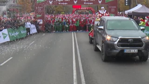 La carrera de Papás y Mamás Noel, la más feliz del año La carrera de Papás y Mamás Noel, la más feliz del año