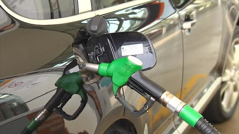El Gobierno decide mañana si mantiene el descuento de 20 céntimos del combustible El Gobierno decide mañana si mantiene el descuento de 20 céntimos del combustible
