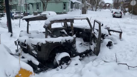 En Búfalo comienzan a retirar la nieve acumulada En Búfalo comienzan a retirar la nieve acumulada