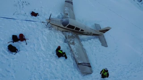 Consiguen aterrizar de emergencia una avioneta en medio de los Dolomitas Consiguen aterrizar de emergencia una avioneta en medio de los Dolomitas
