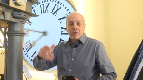 El relojero de la Puerta del Sol tiene todo listo para dar "las campanadas" El relojero de la Puerta del Sol tiene todo listo para dar "las campanadas"