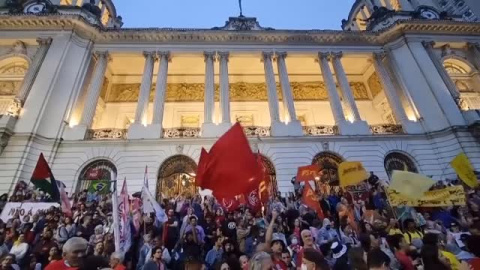 Miles de brasileños salen a la calle en Brasil en defensa de la democracia Miles de brasileños salen a la calle en Brasil en defensa de la democracia