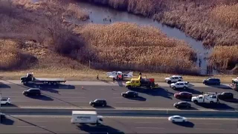 Espectacular aterrizaje de emergencia en una autopista de Chicago Espectacular aterrizaje de emergencia en una autopista de Chicago