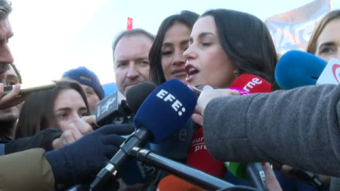 Arrimadas acude a la manifestación contra el Ejecutivo "orgullosa y sin complejos" Arrimadas acude a la manifestación contra el Ejecutivo "orgullosa y sin complejos"