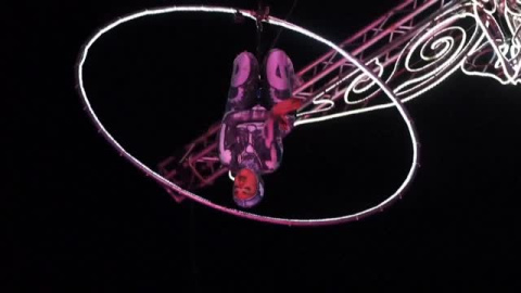 Las acrobacias del espectáculo Bazzar del circo del Sol llegan a Chile Las acrobacias del espectáculo Bazzar del circo del Sol llegan a Chile