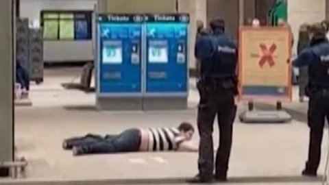 Un perturbado apuñala a tres personas en el metro de Bruselas Un perturbado apuñala a tres personas en el metro de Bruselas