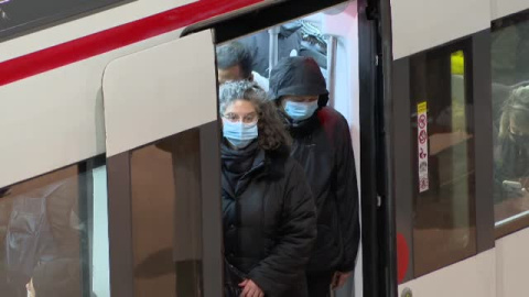 Sin mascarillas en el vagón Sin mascarillas en el vagón