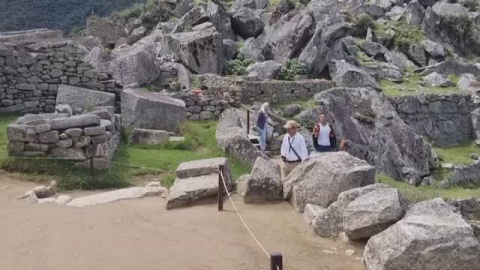 Machu Picchu reabre sus puertas tras un mes cerrado por las protestas en Perú Machu Picchu reabre sus puertas tras un mes cerrado por las protestas en Perú