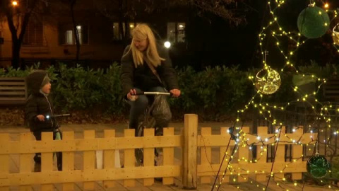 Pedalear una bicicleta para que llegue la Navidad a Budapest Pedalear una bicicleta para que llegue la Navidad a Budapest