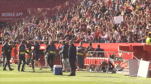 El sevillismo arropa a su equipo en el Pizjuán El sevillismo arropa a su equipo en el Pizjuán