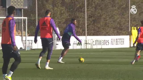 El Madrid se entrena con la mente puesta en el Villarreal El Madrid se entrena con la mente puesta en el Villarreal