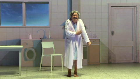 El actor Eduard Fernández homenajea a su madre convirtiéndose en ella El actor Eduard Fernández homenajea a su madre convirtiéndose en ella