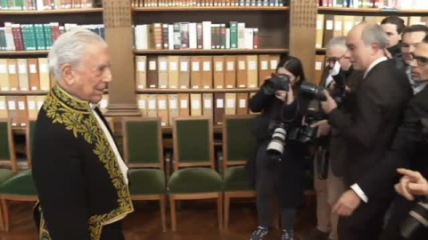 Mario Vargas Llosa se convierte en un 'efímero inmortal' de la Academia francesa Mario Vargas Llosa se convierte en un 'efímero inmortal' de la Academia francesa