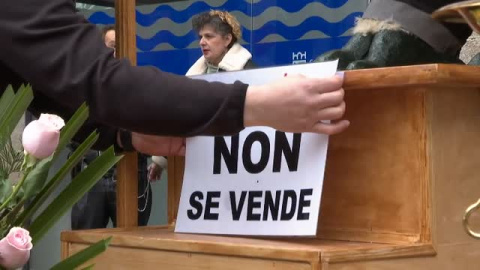 Pontevedra se despide del carnaval con el entierro de su loro Ravachol Pontevedra se despide del carnaval con el entierro de su loro Ravachol