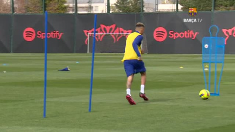 Pedri se retira del entrenamiento y podría ser duda para el clásico Pedri se retira del entrenamiento y podría ser duda para el clásico