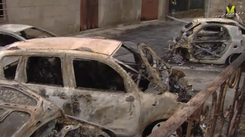 Queman una veintena de coches en el casco histórico de Tui (Pontevedra) Queman una veintena de coches en el casco histórico de Tui (Pontevedra)