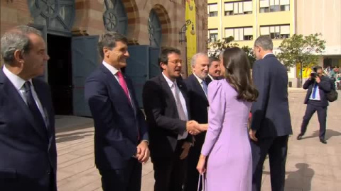 El rey asegura que "esta es la hora del español con todos sus acentos" El rey asegura que "esta es la hora del español con todos sus acentos"