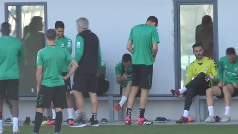 El Betis sigue preparando el partido de este domingo en el Metropolitano El Betis sigue preparando el partido de este domingo en el Metropolitano
