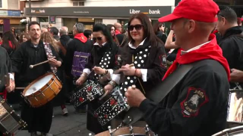 Miles de tambores rompen el silencio en Hellín Miles de tambores rompen el silencio en Hellín