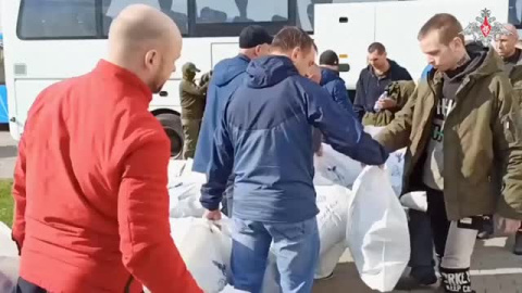 Rusia y Ucrania intercambian soldados prisioneros Rusia y Ucrania intercambian soldados prisioneros