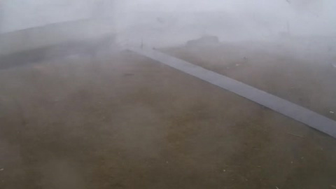 Una cámara de seguridad capta el paso de un tornado mortal en Estados Unidos Una cámara de seguridad capta el paso de un tornado mortal en Estados Unidos