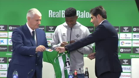 El Betis presenta al lateral zurdo brasileño Abner Vinícius El Betis presenta al lateral zurdo brasileño Abner Vinícius