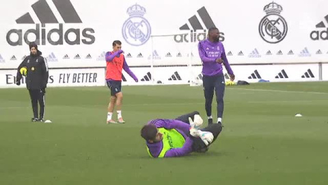 El Madrid regresa al trabajo tras su exhibición en Anfield El Madrid regresa al trabajo tras su exhibición en Anfield