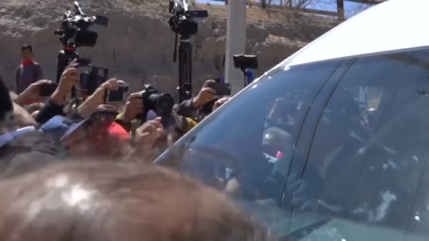 Protesta contra el convoy de López Obrador por los migrantes muertos en el incendio Protesta contra el convoy de López Obrador por los migrantes muertos en el incendio