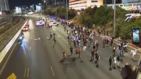 La congelación del proyecto de Netanyahu para reformar la Justicia no calma las protestas La congelación del proyecto de Netanyahu para reformar la Justicia no calma las protestas