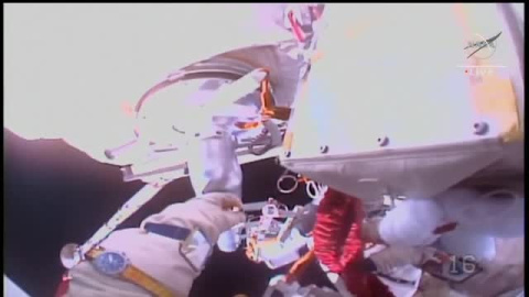 Dos cosmonautas rusos participan en un nuevo paseo espacial Dos cosmonautas rusos participan en un nuevo paseo espacial