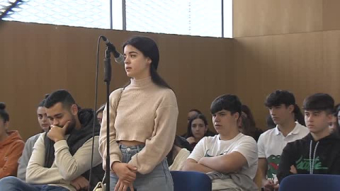 Jóvenes de bachillerato de enfentan a un juicio por acoso Jóvenes de bachillerato de enfentan a un juicio por acoso