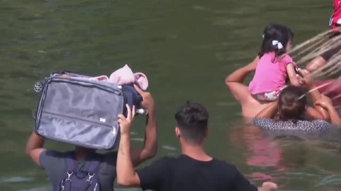 El fin de las restricciones covid desata una avalancha de migrantes en la frontera de EEUU El fin de las restricciones covid desata una avalancha de migrantes en la frontera de EEUU