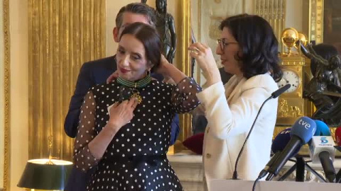 Luz Casal recibe la mayor distinción artística de Francia Luz Casal recibe la mayor distinción artística de Francia