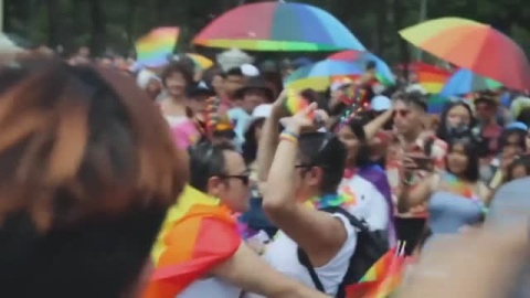 Decenas de miles de personas participan en la Marcha del Orgullo de ...