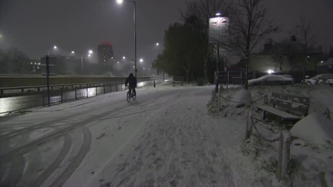 Viajes interrumpidos tras las fuertes nevadas en Reino Unido Viajes interrumpidos tras las fuertes nevadas en Reino Unido
