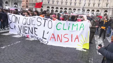 Jóvenes italianos se manifiestan contra el cambio climático Jóvenes italianos se manifiestan contra el cambio climático