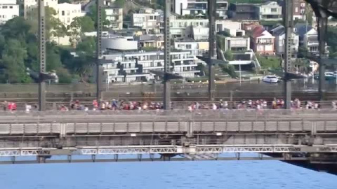 Histórica marcha del 'World Pride' por el puente del puerto de Sídney Histórica marcha del 'World Pride' por el puente del puerto de Sídney