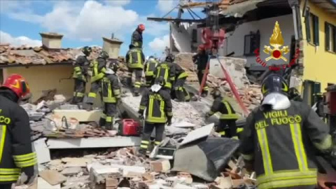 Se derrumba una casa en la Toscana italiana tras una explosión de gas Se derrumba una casa en la Toscana italiana tras una explosión de gas