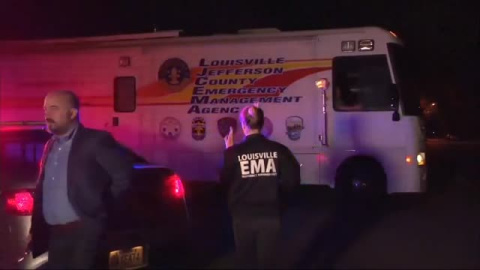 Un hombre dispara contra la multitud y mata a dos personas en un parque de Kentucky Un hombre dispara contra la multitud y mata a dos personas en un parque de Kentucky