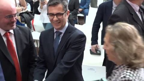 Ayuso impide que Bolaños suba a la tribuna en el desfile del 2 de Mayo bajo un pretexto protocolario Ayuso impide que Bolaños suba a la tribuna en el desfile del 2 de Mayo bajo un pretexto protocolario