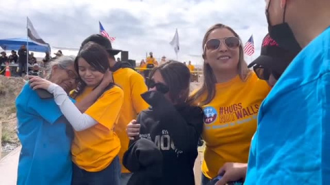 Un centenar de familias se reencuentran en la frontera entre México y EEUU Un centenar de familias se reencuentran en la frontera entre México y EEUU