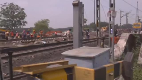 India trabaja en la identificación de las víctimas del accidente ferroviario India trabaja en la identificación de las víctimas del accidente ferroviario