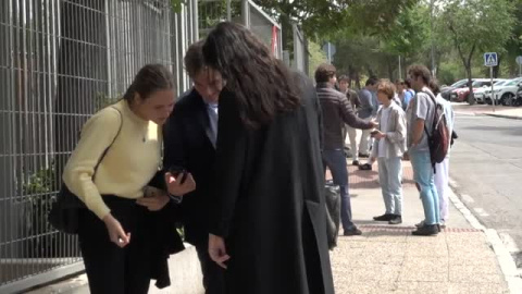 Casi un 40% de los españoles considera que tiene que dejar España para desarrollar su carrera profesional Casi un 40% de los españoles considera que tiene que dejar España para desarrollar su carrera profesional