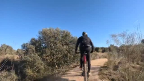 Sánchez aprovecha la jornada de reflexión para montar en bicicleta por la sierra de Madrid Sánchez aprovecha la jornada de reflexión para montar en bicicleta por la sierra de Madrid