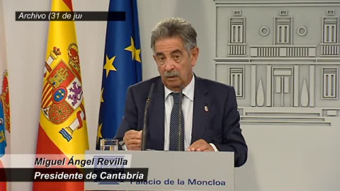 Revilla tacha de "chapuza monumental" el error de las medidas de los trenes Revilla tacha de "chapuza monumental" el error de las medidas de los trenes