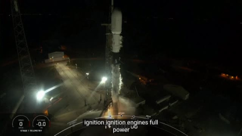 Un cohete Falcon 9 de SpaceX lanza 54 satélites Starlink a la órbita terrestre Un cohete Falcon 9 de SpaceX lanza 54 satélites Starlink a la órbita terrestre