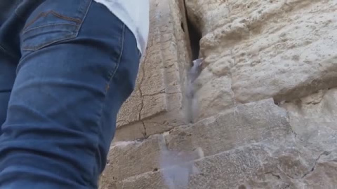 Limpian el Muro de las Lamentaciones en vísperas del año nuevo judío Limpian el Muro de las Lamentaciones en vísperas del año nuevo judío