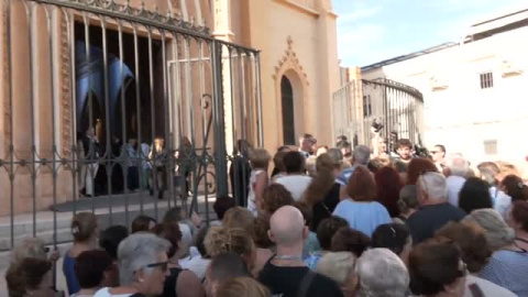 Cientos de personas despiden a María Teresa Campos en Málaga Cientos de personas despiden a María Teresa Campos en Málaga